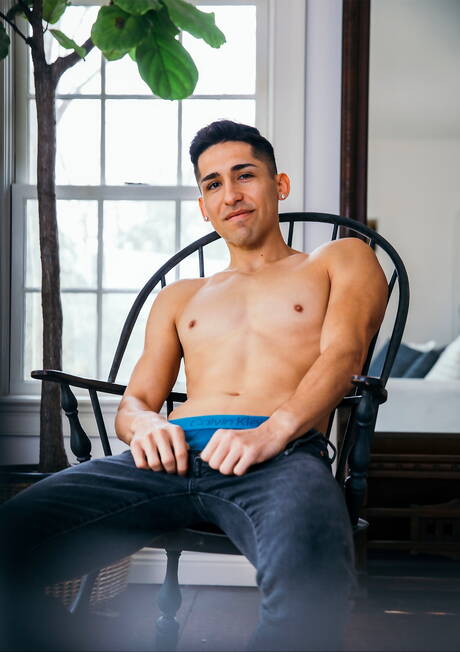 Stud Chris Andy and american beefcake Daniel Evans fuck after dick sucking