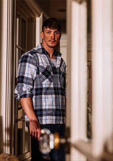 American stars stud Evan Knoxx and hunky guy Michael Jackman fuck ass after blowjob