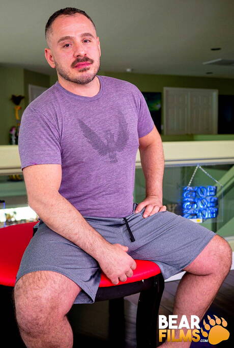 American strong bull Marc Giacomo posing naked