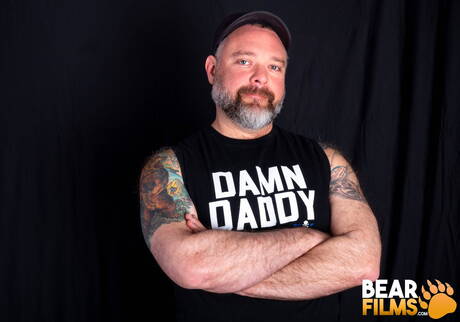 American mature bear Kurt Jacobs get naked and showing tight ass