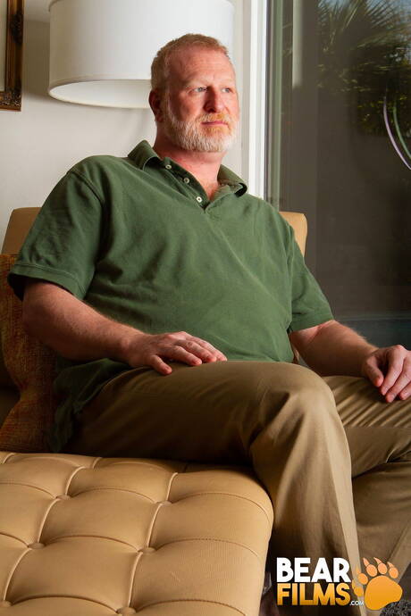 American muscular Rusty Mcmann get naked and showing hot butt