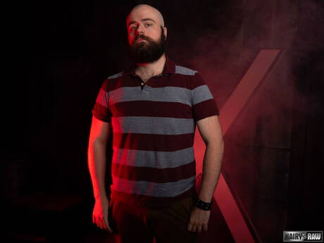 American mature bear Dax Librastic posing nude and showing tight ass