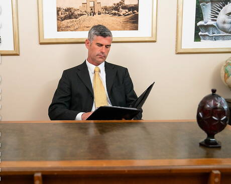 Pretty american guys stud Cole Blue and beefcake President Oaks in hot homosexual scene