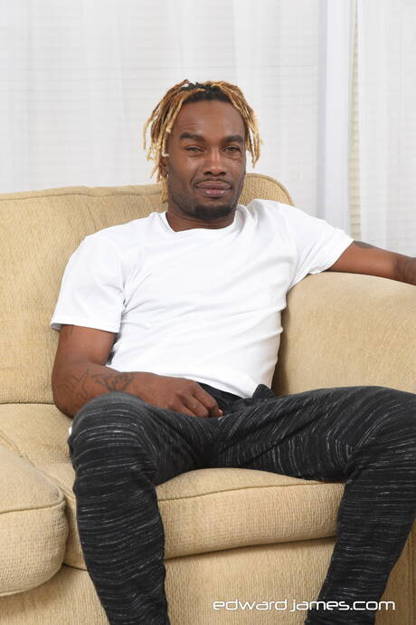 Beautiful boy Marcus Cooper and sensual boy Phoenix fuck after blowjob