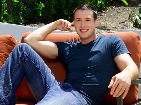 Hot americans, superstud Mike West and well-built Trent Davis have a hot couple scene outdoor