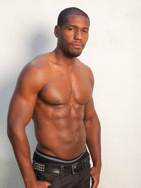 American muscular Cayden Ross and  Tyrese Hunter get naked and showing butt outdoor