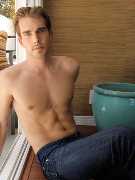 Sexy americans, hot buddy Reese Rideout and beautiful guy Tristan Scott sucking and fucking each other outside