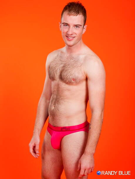 Hunky guy Dean Skye wanking