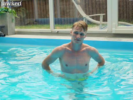 Twink Robbie Dane get naked and showing his ass in the pool