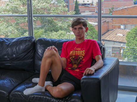 Twink Billy Garcia posing nude and showing hot butt