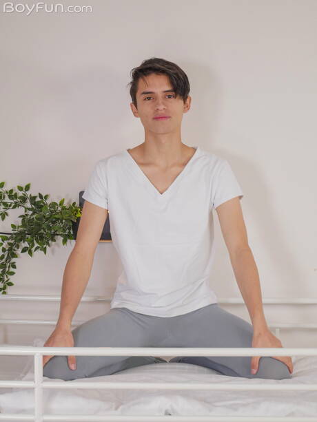 Young Justin Host get naked and showing nice butt