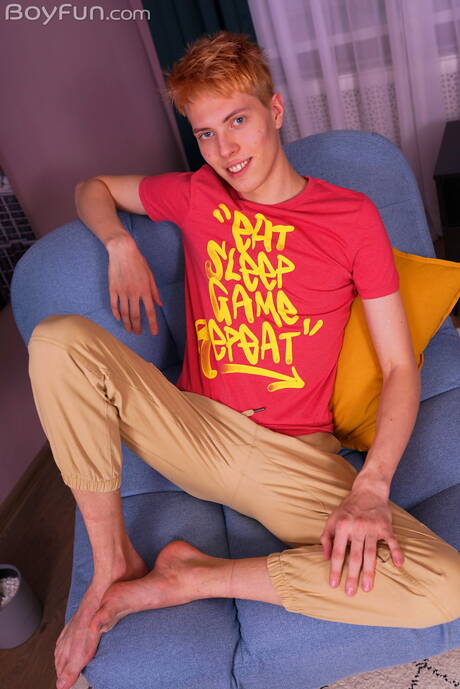 Beautiful boy Angel Abell jack off his cock