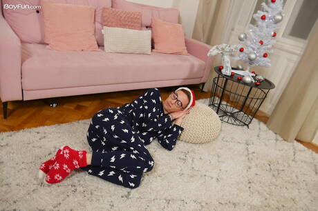 Pretty boy Nick Danner jerking with sex toy