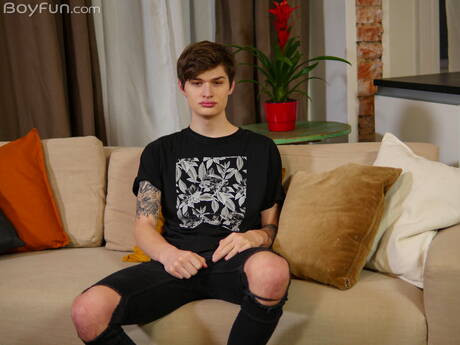 Twink Curtis Cameron posing nude and showing hot butt