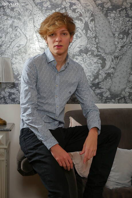 Pretty boy Rick Lovatelli posing nude and showing tight butt