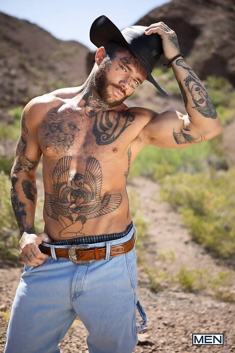 Husky guy Sage Roux and beefy Joel Hart have a hot couple scene outside