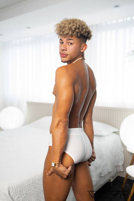 Sexy dude Victor Vivone and hot guy Elijah Zayne get naked and showing hot ass